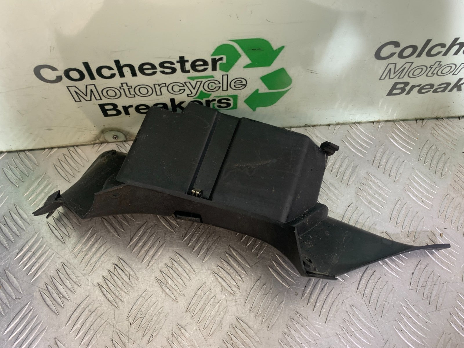 SUZUKI RF900 RF 900 LEFT SIDE POCKET AND LID YEAR 1994-1999 CMB1326