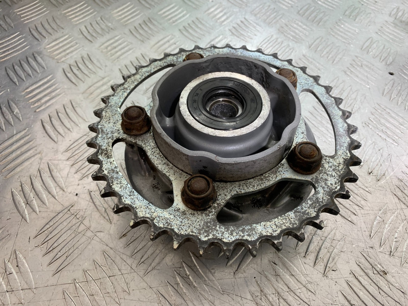 HONDA CBF500 CBF 500 SPROCKET CARRIER YEAR 2004-2008  (CMB1294)