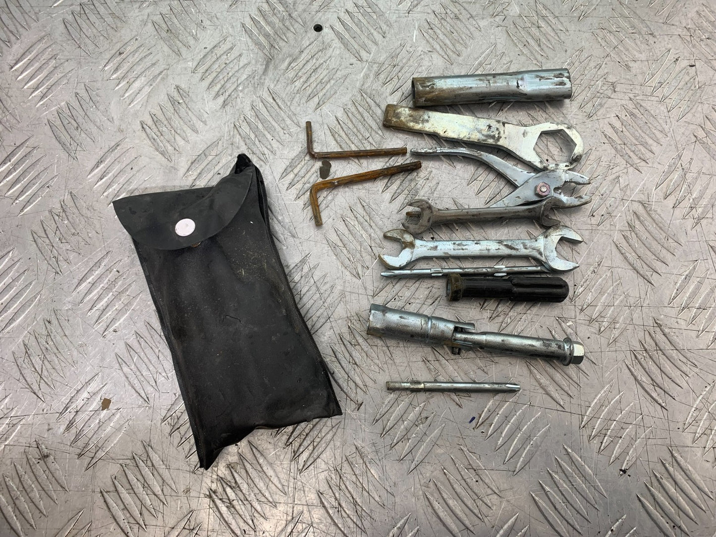 KAWASAKI ZX10R ZX10 R TOOL KIT   2008-2010 (CMB1301)