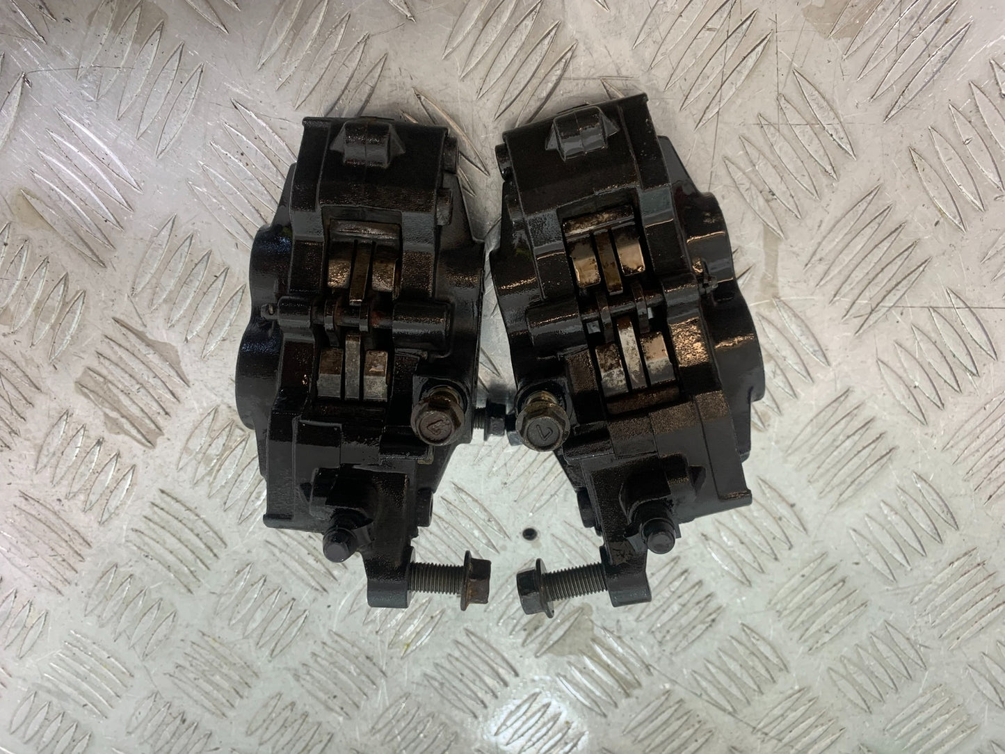 SUZUKI GSF1200  GSF 1200 BANDIT FRONT BRAKE CALIPERS   YEAR 1997-2000 (CMB1149)
