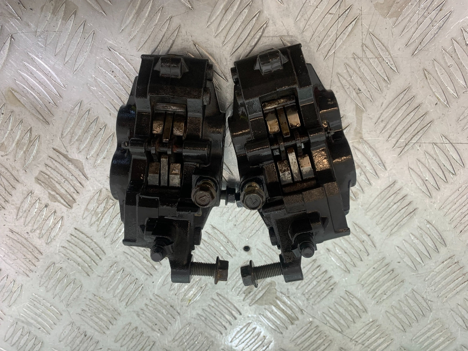 SUZUKI GSF1200  GSF 1200 BANDIT FRONT BRAKE CALIPERS   YEAR 1997-2000 (CMB1149)