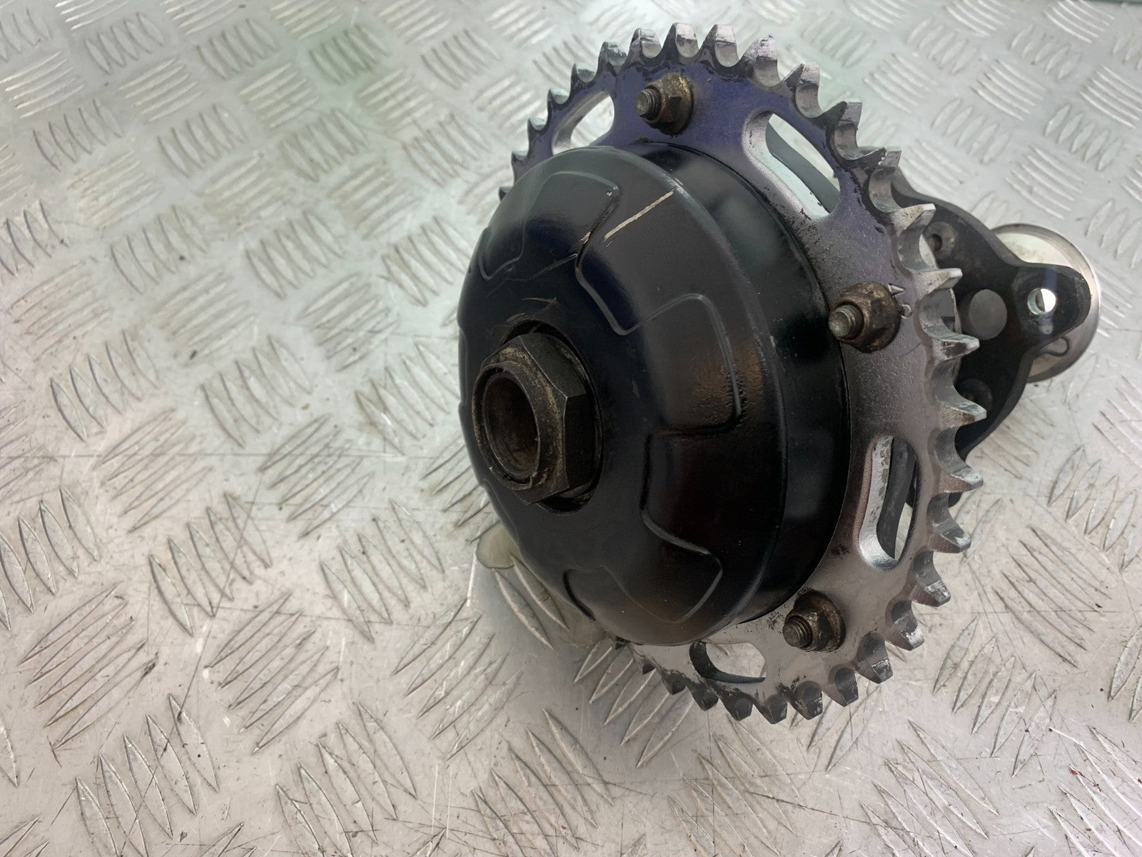 TRIUMPH 1050 SPRINT ST REAR HUB AND CARRIER  YEAR 2004-2007 (CMB1197)