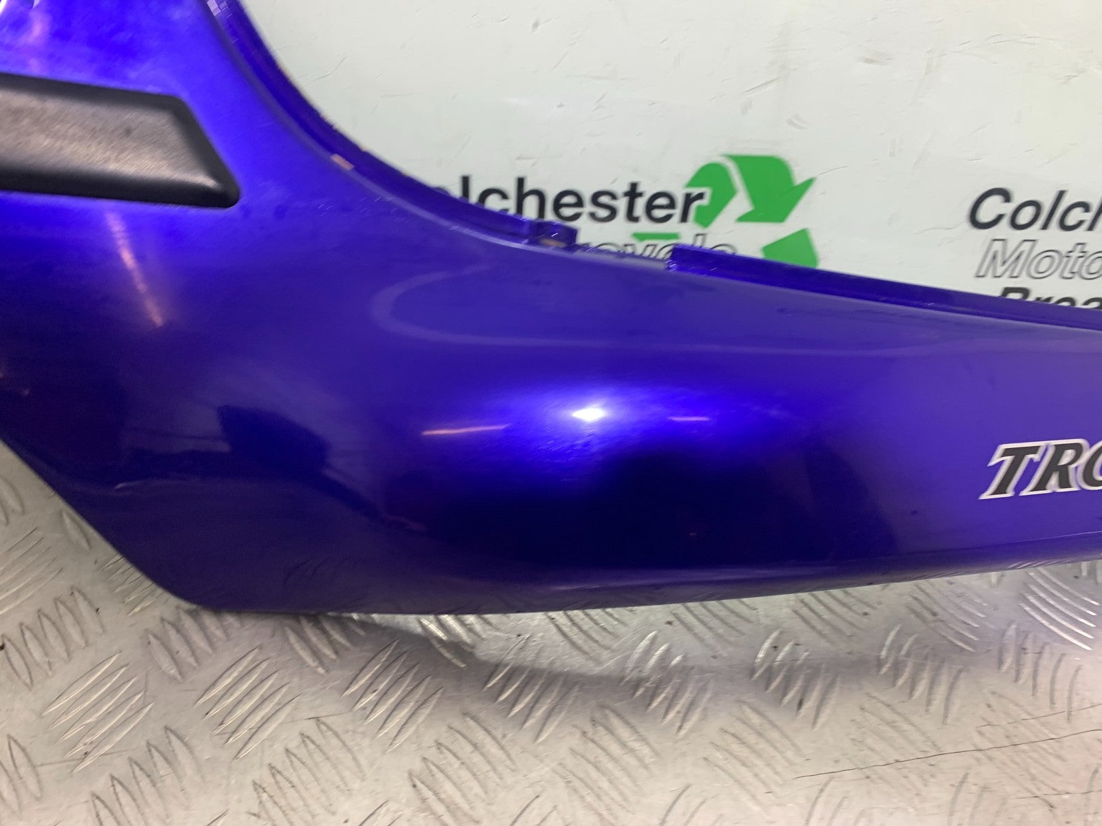 TRIUMPH TROPHY 900 LEFT SEAT PANEL   YEAR 1991-95 (CMB1251)