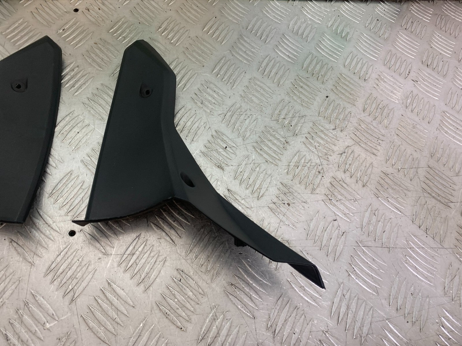 TRIUMPH 1050 SPRINT ST LEFT & RIGHT TOP FAIRING INFILLS   2003-2011 (CMB1285)