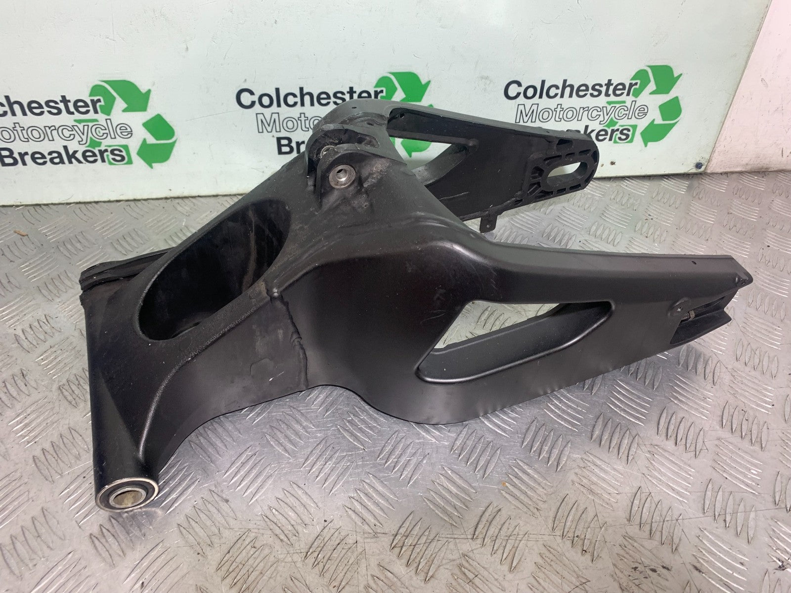 YAMAHA YZF R1 14 B BIG BANG SWINGARM    2009-14 (CMB1175)