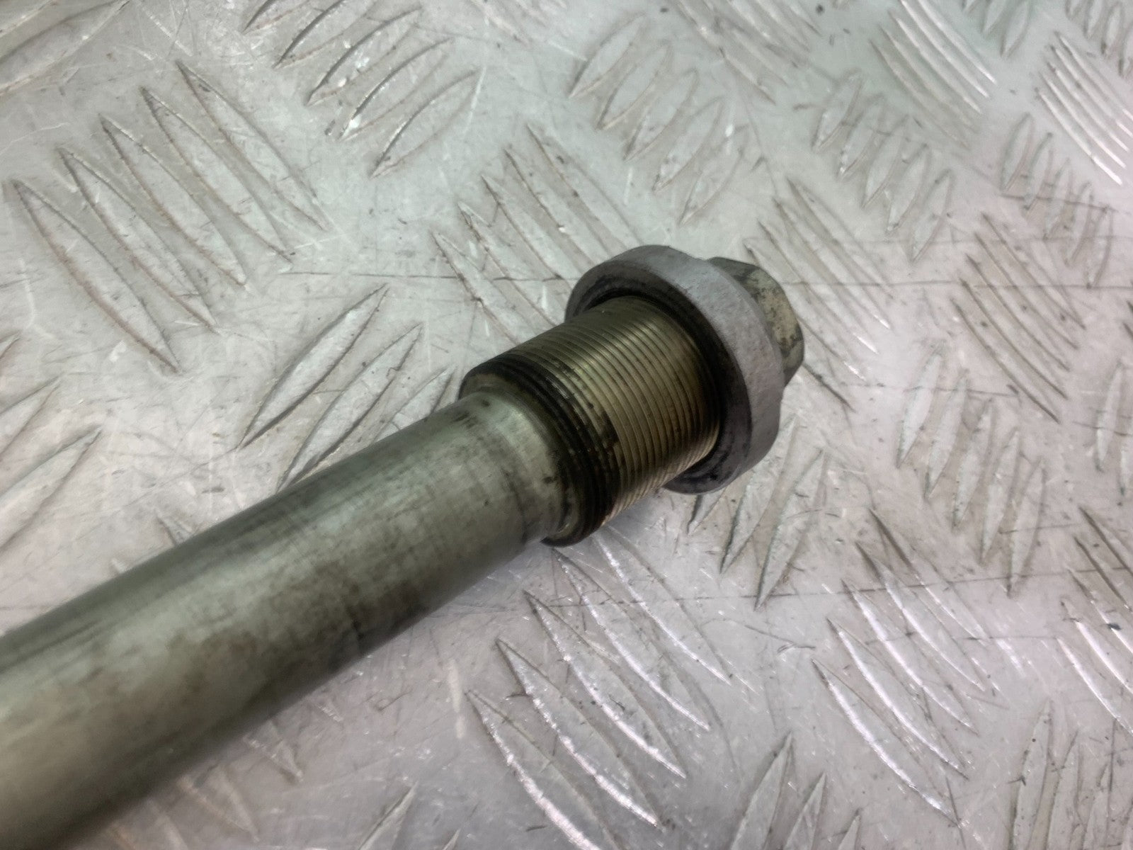 SUZUKI GSXR600 GSXR 600 K1 K2 K3 SWINGARM SPINDLE  1999-03 (CMB1284)