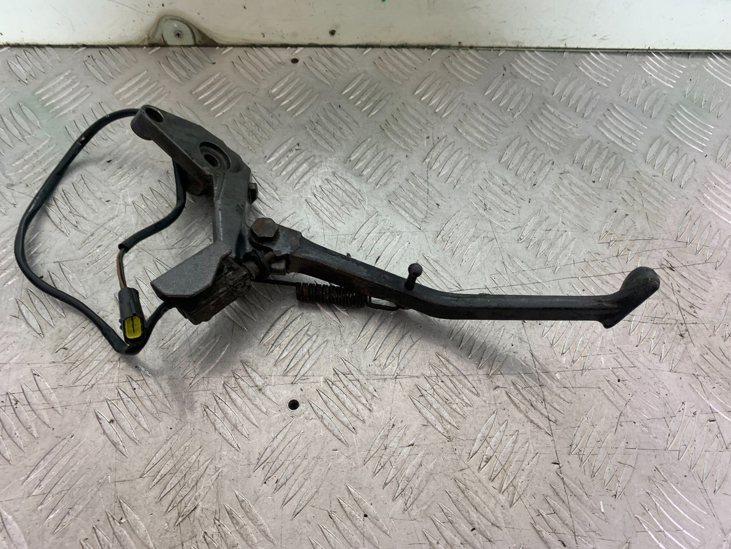 TRIUMPH TROPHY 900 SIDE STAND  YEAR 1991-95 (CMB1251)