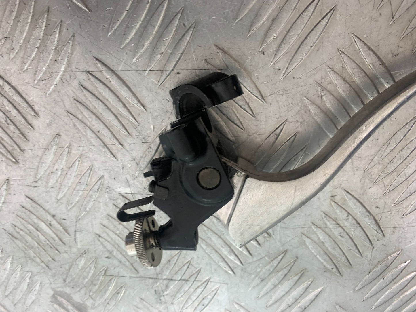 KAWASAKI ZX9R ZX9 E1 CLUTCH LEVER AND BRACKET   YEAR 2000-01 (CMB1171)