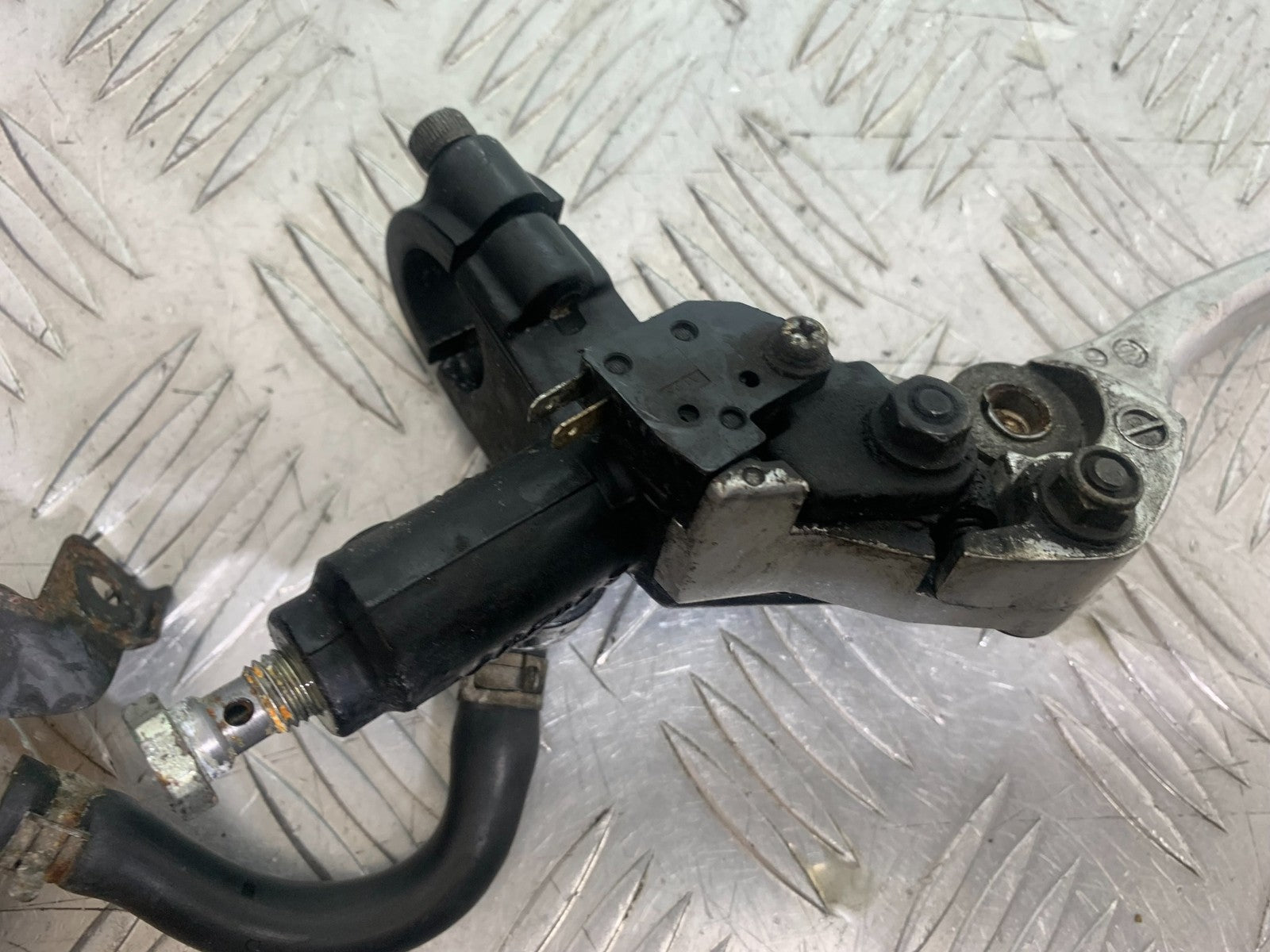 TRIUMPH 955i SPRINT ST FRONT BRAKE MASTER CYLINDER   1999-2004 (CMB1176)