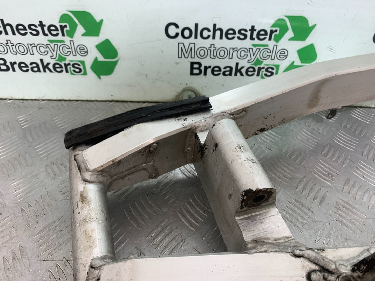 YAMAHA FZS600 FAZER 600 SWINGARM  YEAR 1998-2001 (CMB1267)