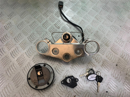 TRIUMPH SPEED TRIPLE R 1050 LOCKSET AND KEYS   2009 (CMB1183)