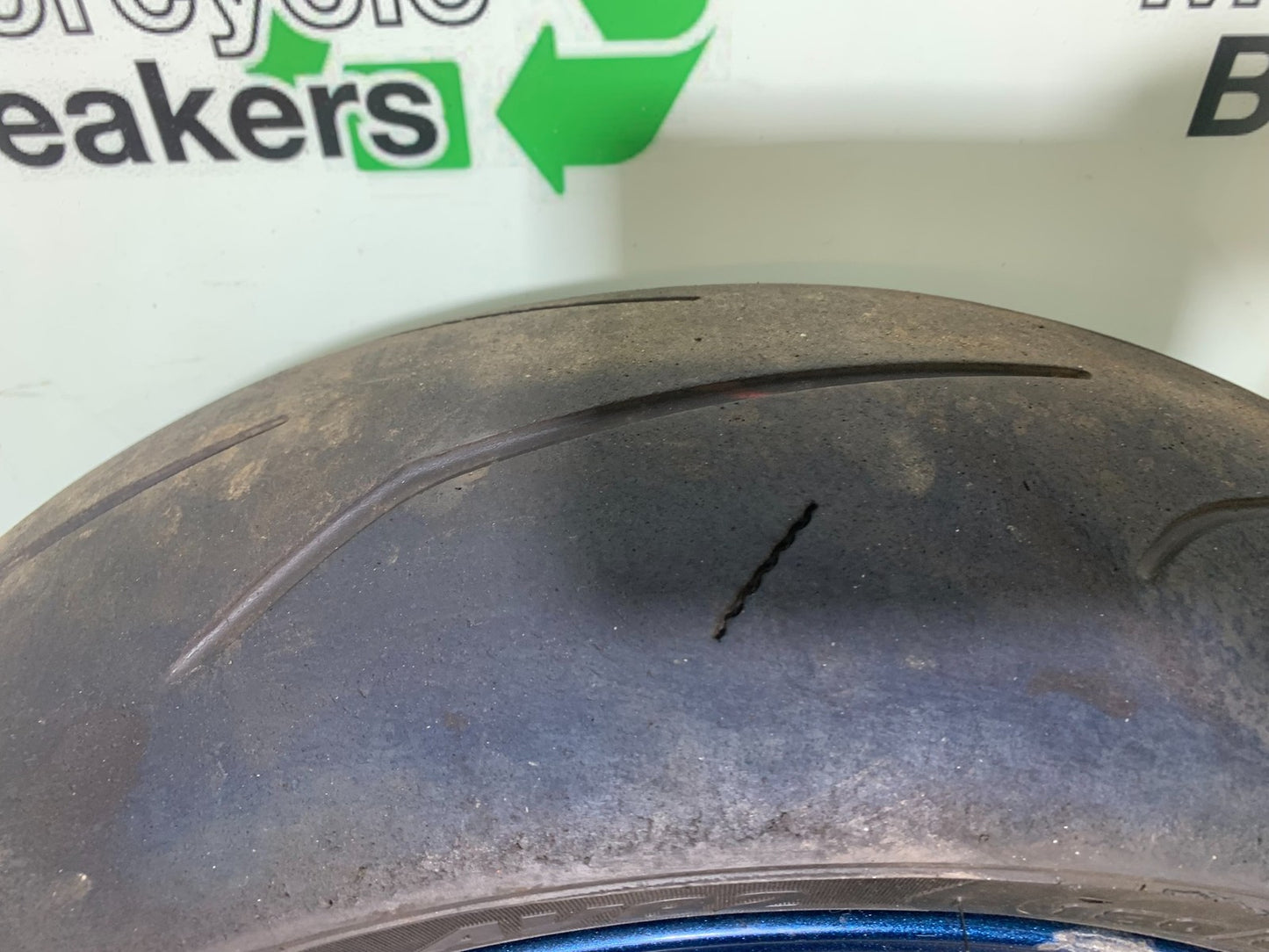 APRILIA RSV1000 RSV 1000 MILLE REAR WHEEL  1998- 2003 (CMB1184)