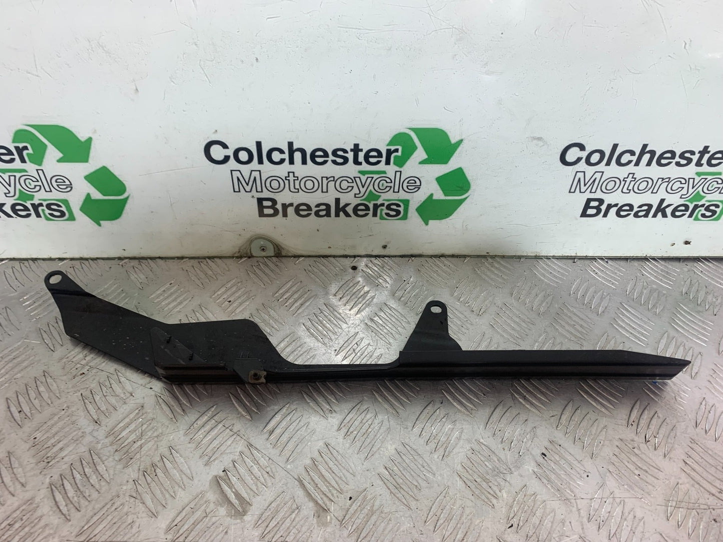 YAMAHA YZF R1 14 B BIG BANG CHAIN GUARD   2009-14 (CMB1175)