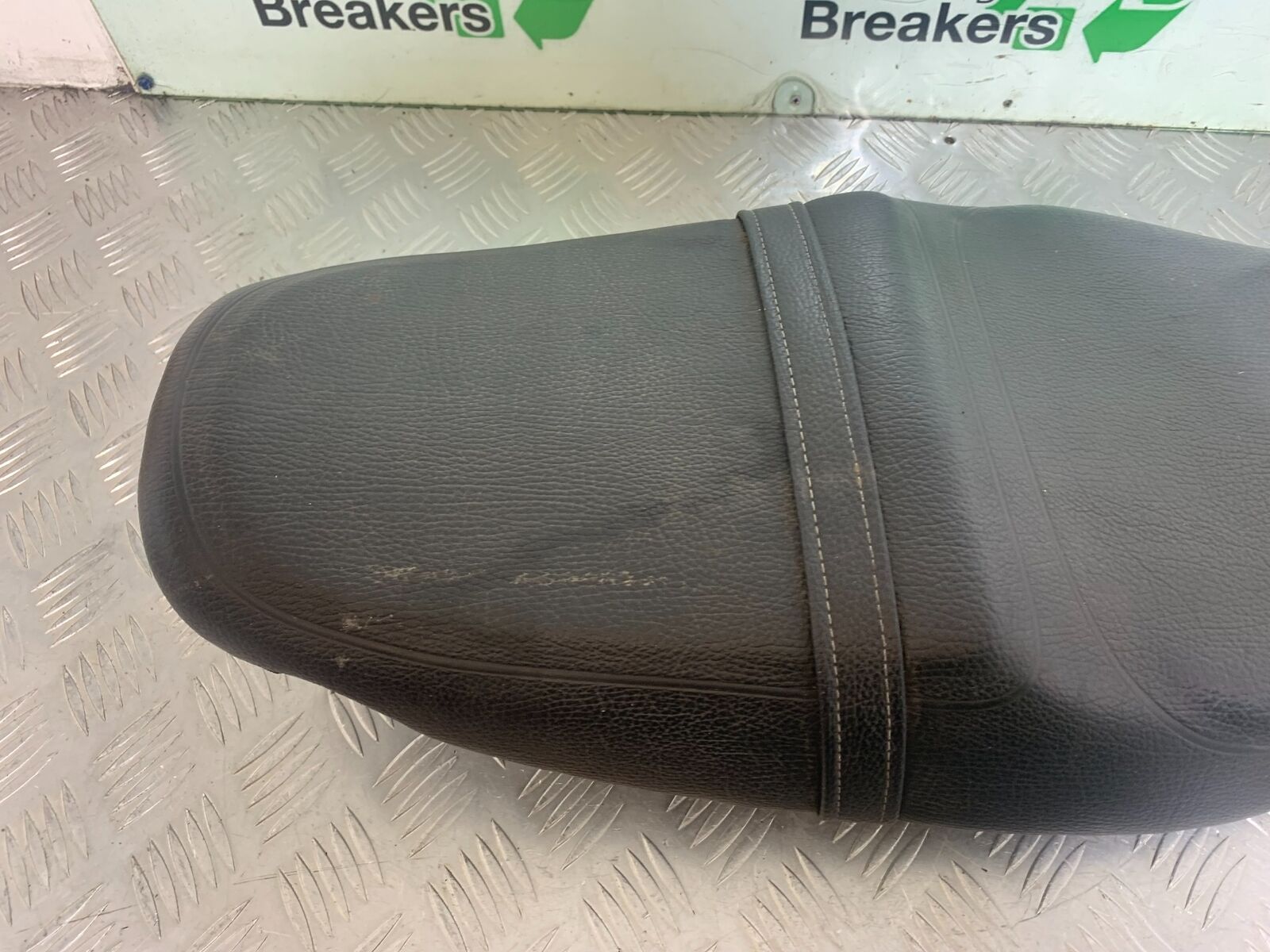 TRIUMPH 955i SPRINT ST SEAT  YEAR 1999-2004 (CMB1124)