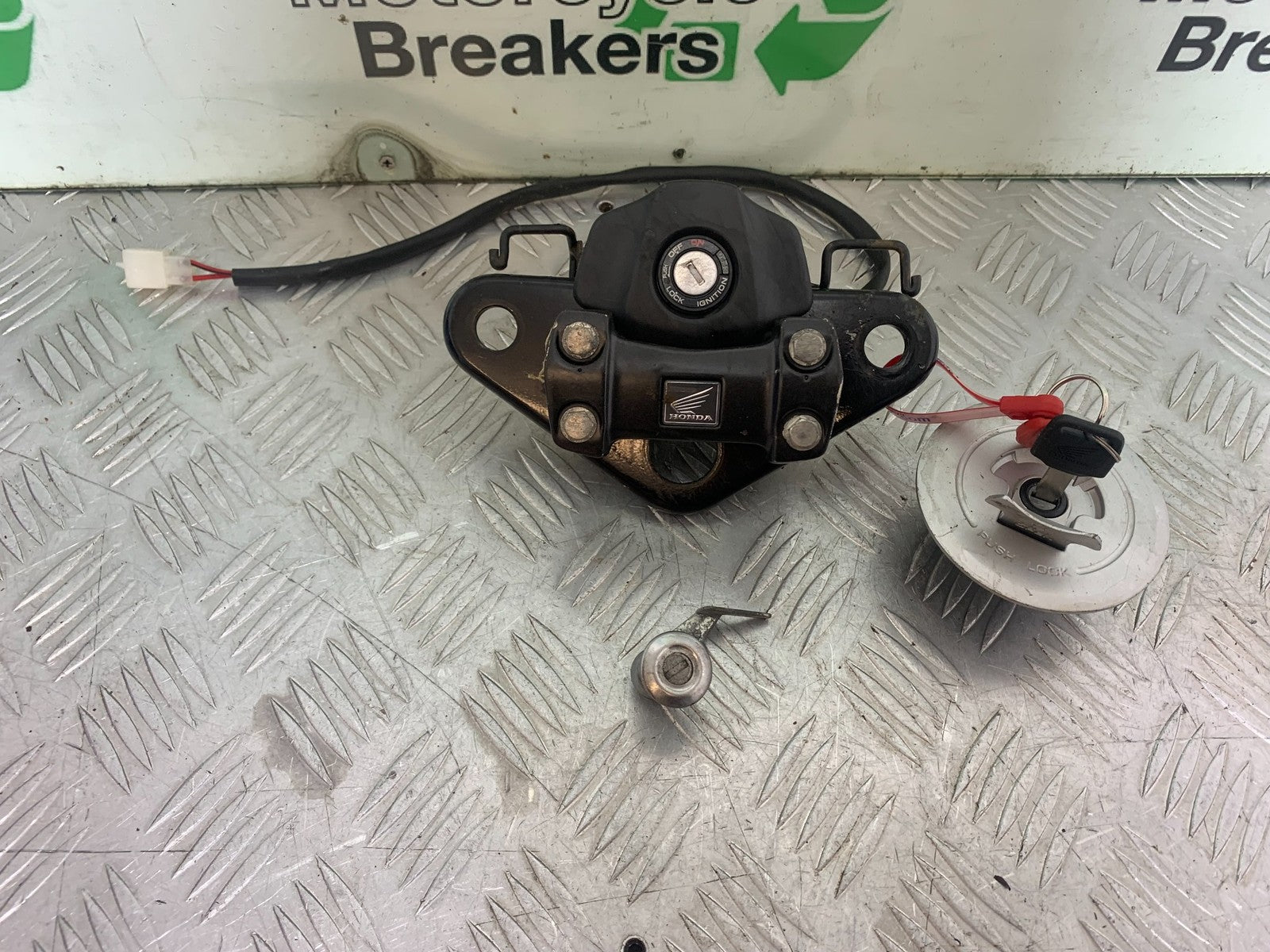 HONDA CBF125 CBF 125 LOCK SEAT AND KEY  YEAR 2009-14  (CMB1172)