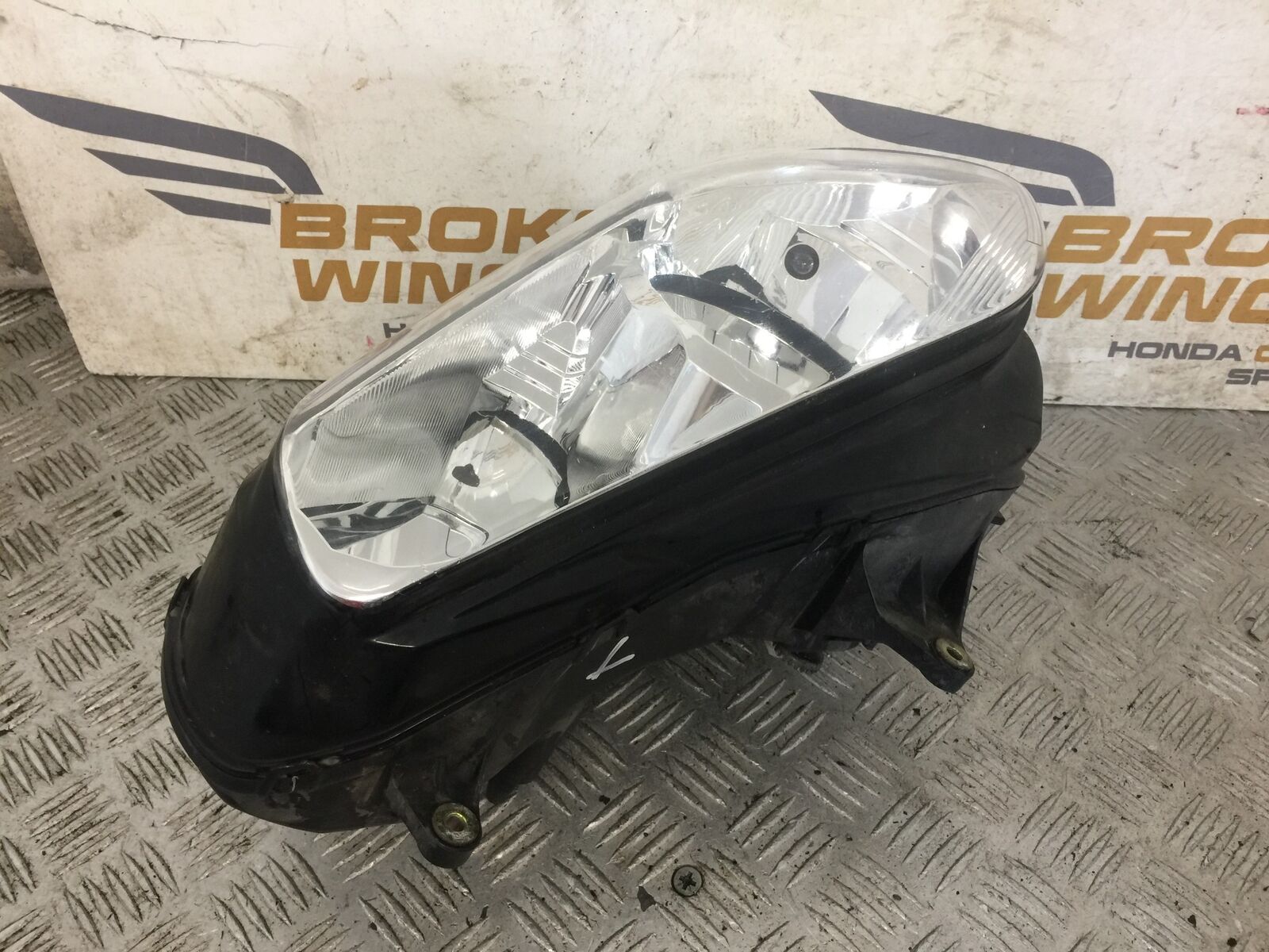 HONDA GL1800 GL 1800 LEFT HEADLIGHT   YEAR 2004-10 ABS (STOCK 890)