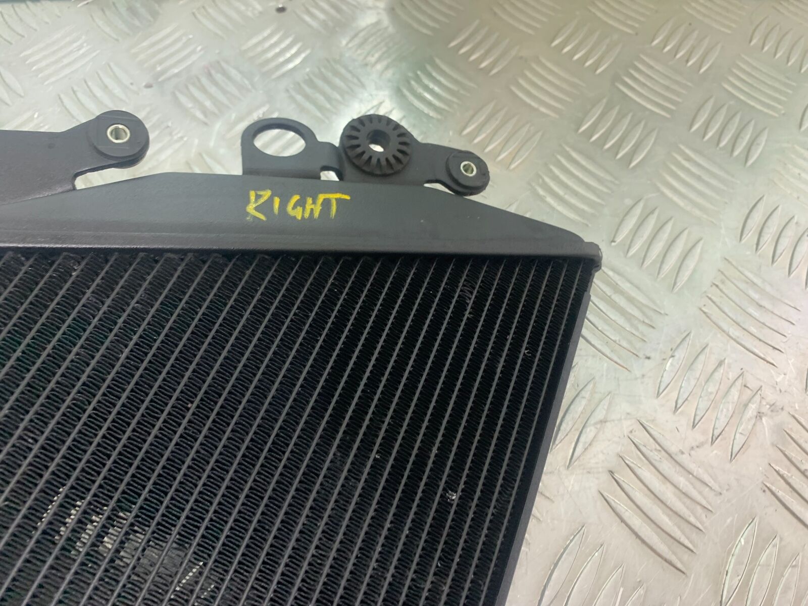 DUCATI DIAVEL 1200 RIGHT RADIATOR  YEAR 2014-17 (CMB1054)