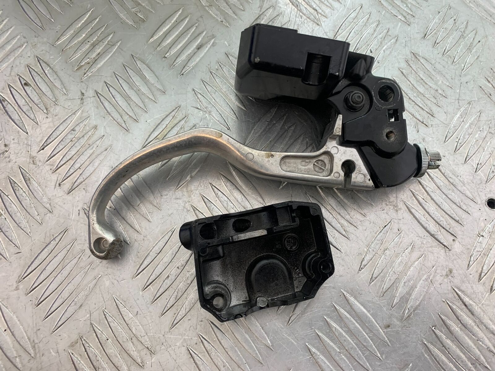 TRIUMPH THUNDERBIRD 1600 CLUTCH LEVER BRACKET  YEAR 2011 (CMB1107)