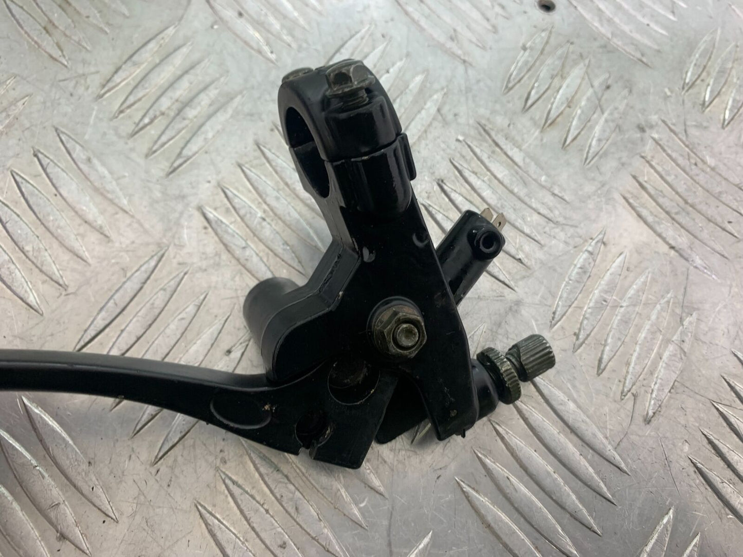 MUTT GT-SS 125 CLUTCH LEVER AND BRACKET YEAR 2020- 2024 CMB1085)