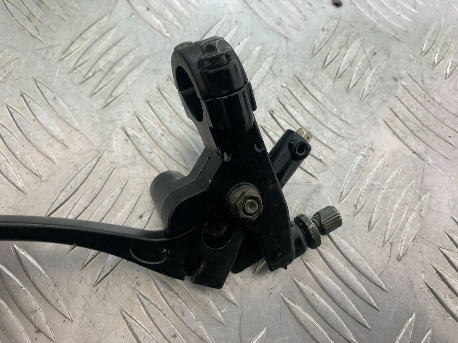 MUTT GT-SS 125 CLUTCH LEVER AND BRACKET YEAR 2020- 2024 CMB1085)