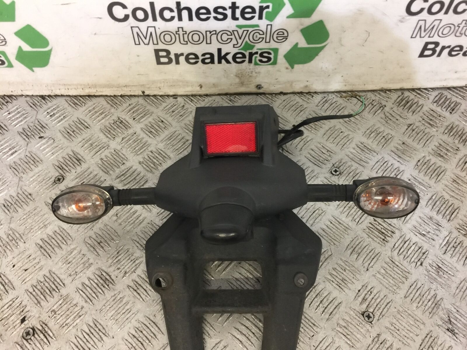 HYOSUNG GT250 COMET REAR MUDGUARD AND INDICATORS    YEAR 2007 (STOCK 682)