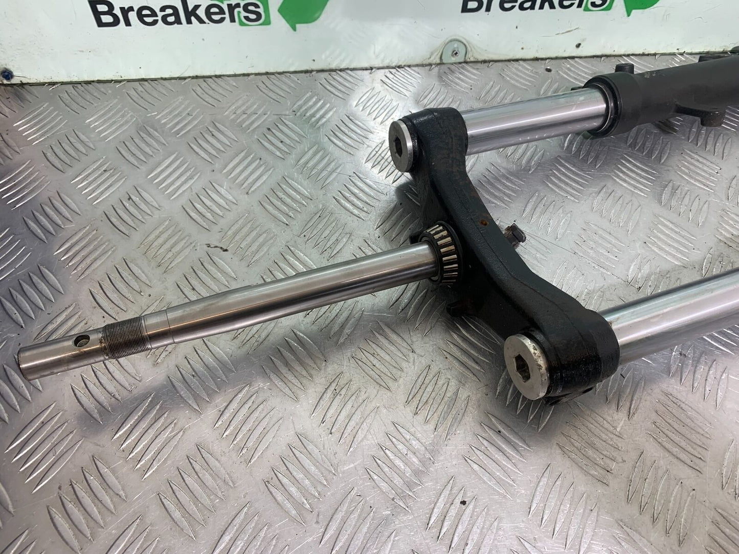 SUZUKI AN400 AN 400 BURGMAN FORKS AND BOTTOM YOKE   YEAR 2017-2024 (CMB1118)