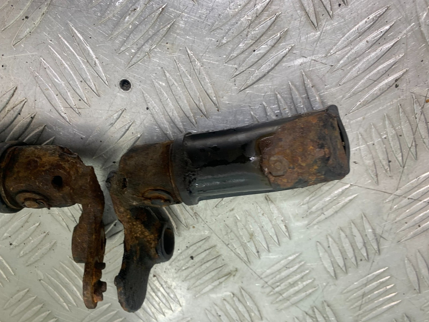 HONDA GL500 GL 500 SILVERWING FRONT PEGS YEAR 1981-82 (CMB1168)
