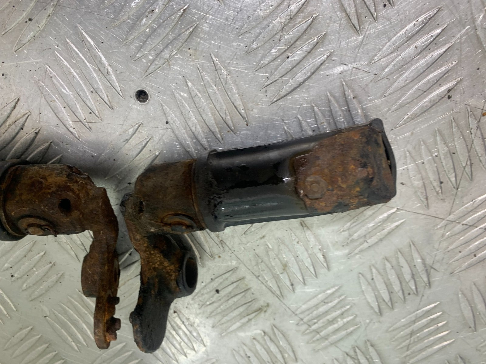 HONDA GL500 GL 500 SILVERWING FRONT PEGS YEAR 1981-82 (CMB1168)