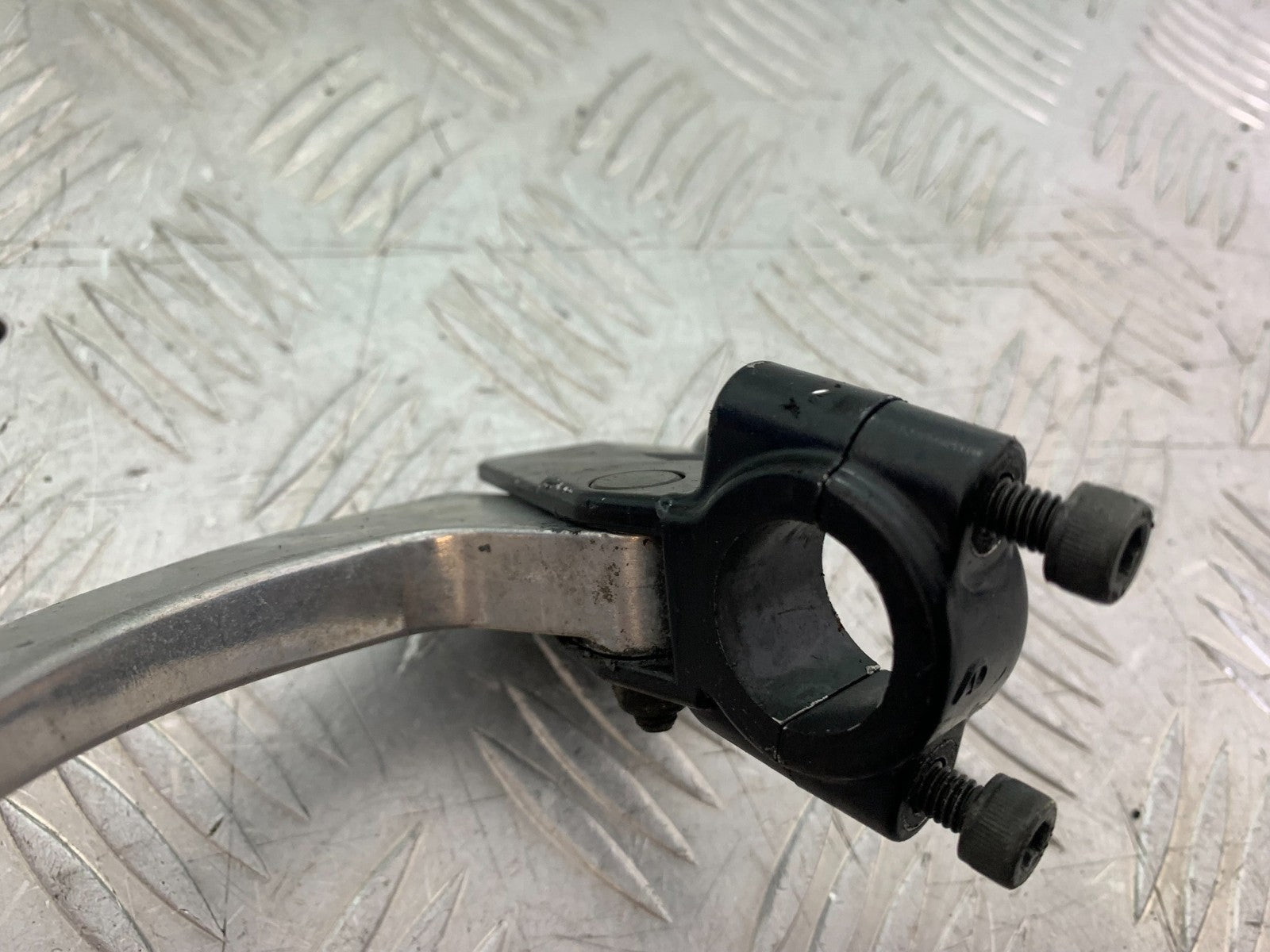 TRIUMPH 955i SPRINT ST CLUTCH LEVER AND BRACKET YEAR 1999-04 (CMB1230)