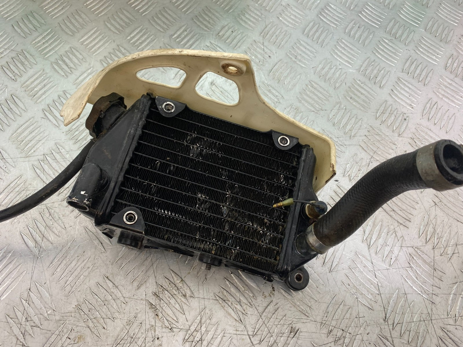 KAWASAKI KLR250 KLR 250 RIGHT RADIATOR YEAR 1984-2001 (CMB1225)