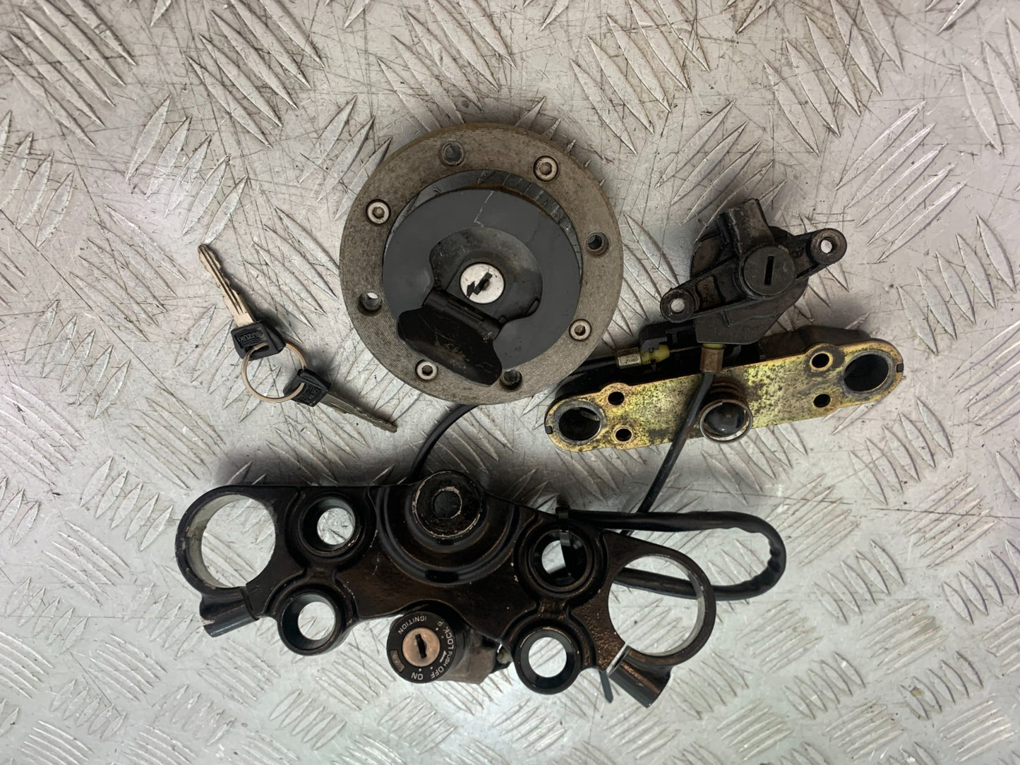 SUZUKI RF900 RF 900  LOCK  SET AND KEY YEAR 1994-1999 CMB1326