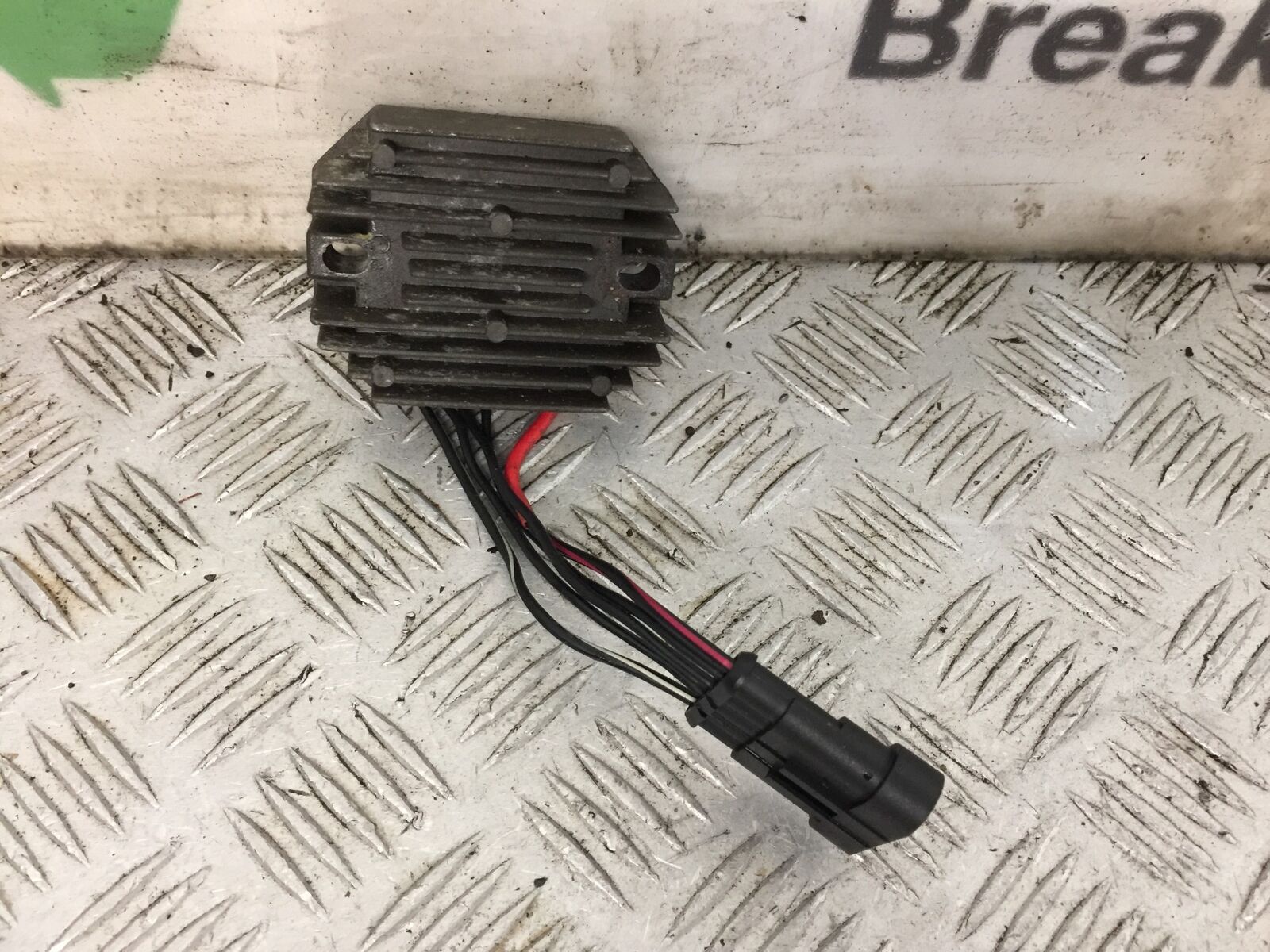 SUZUKI AN 250 BURGMAN REGULATOR   YEAR 1999  (STOCK 881)
