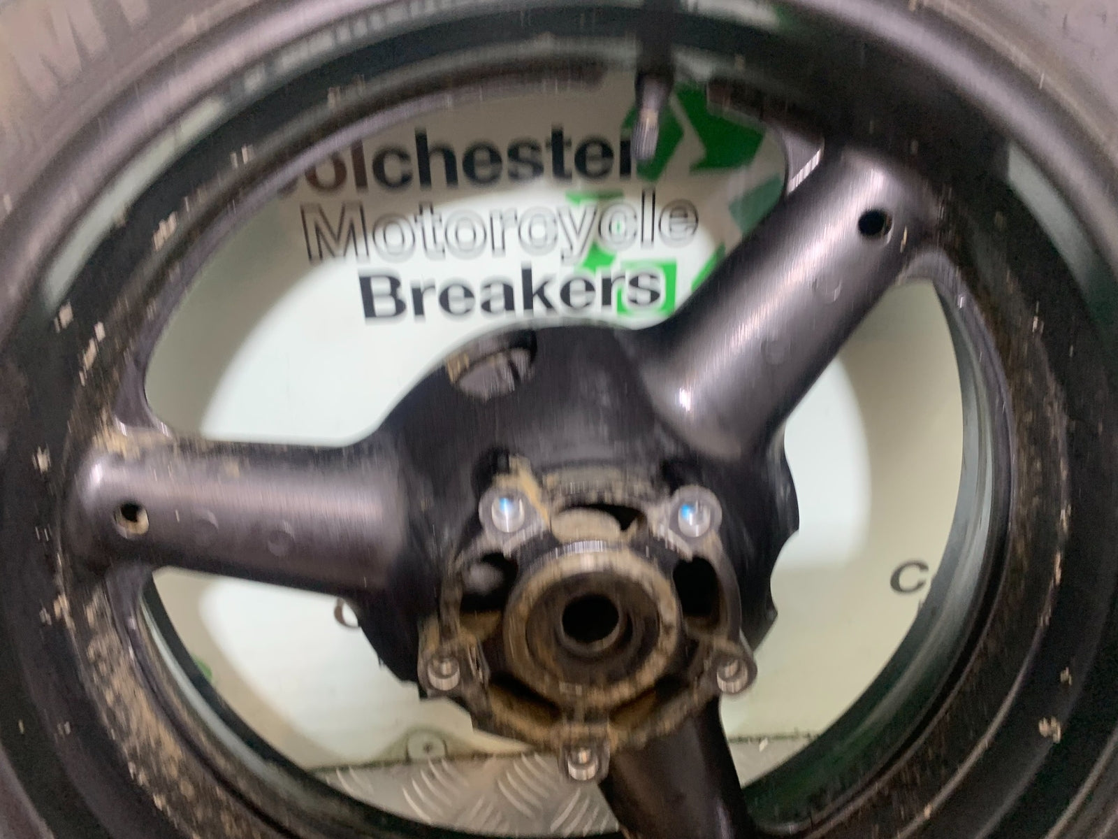 SUZUKI GSF1200  GSF 1200 BANDIT REAR WHEEL  YEAR 1997-2000 (CMB1149)