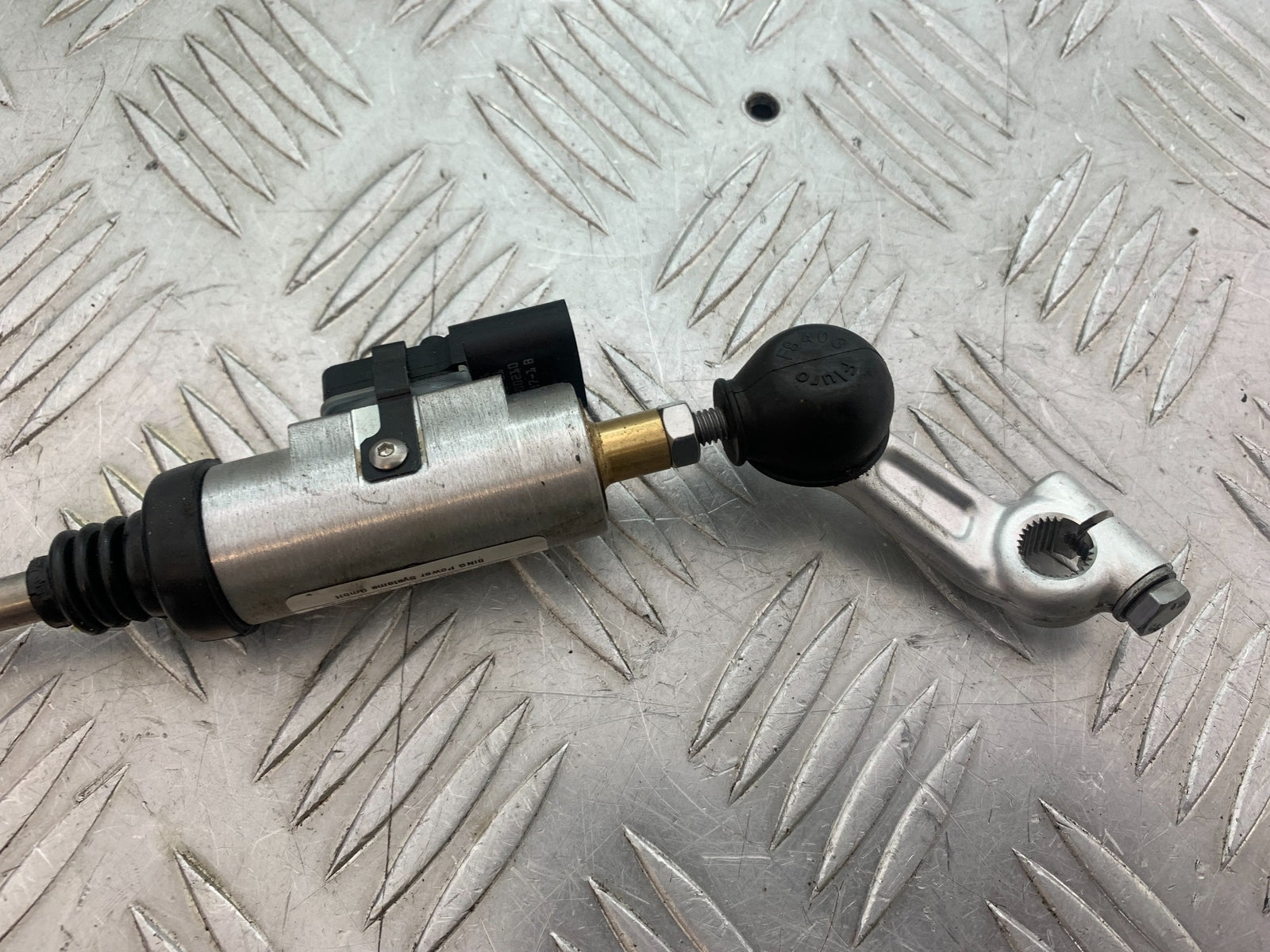 BMW M1000 R QUICKSHIFTER  YEAR 2023-2024 (CMB1140)