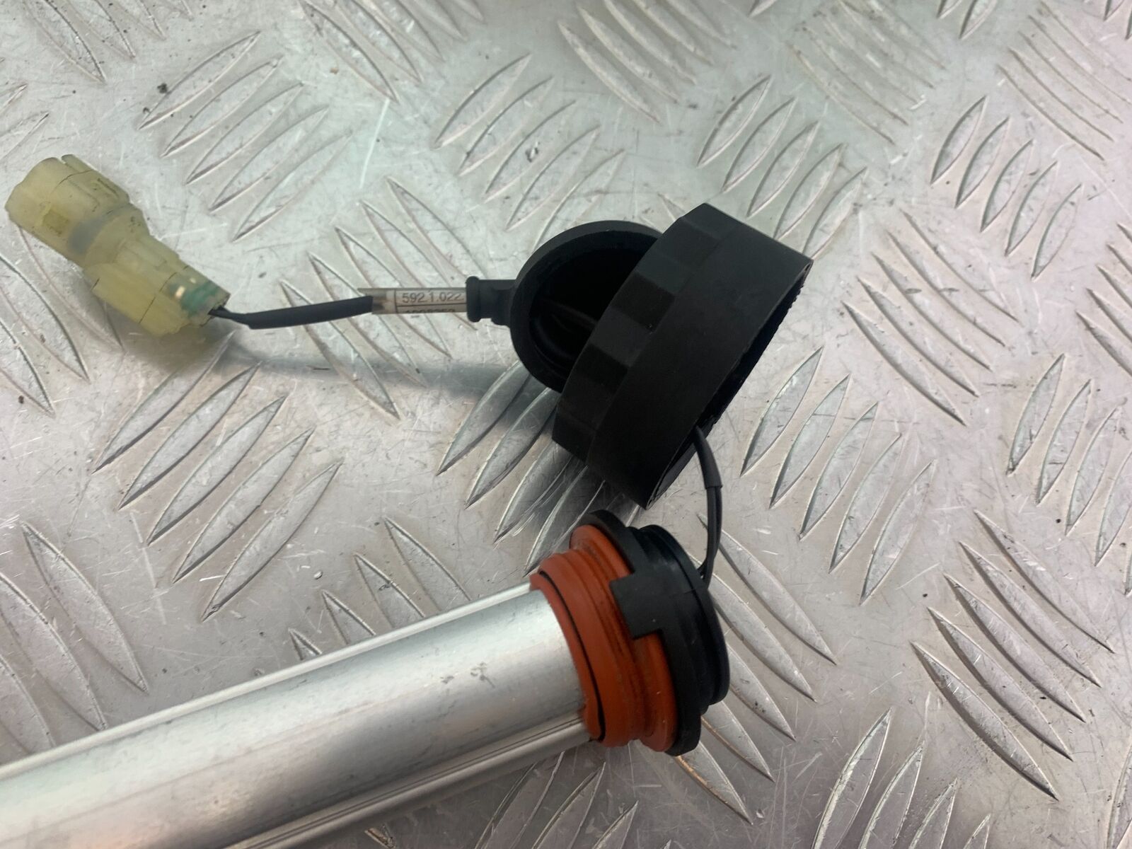 DUCATI DIAVEL 1200 PETROL TANK SENDER UNIT  YEAR 2014-17 (CMB1054)