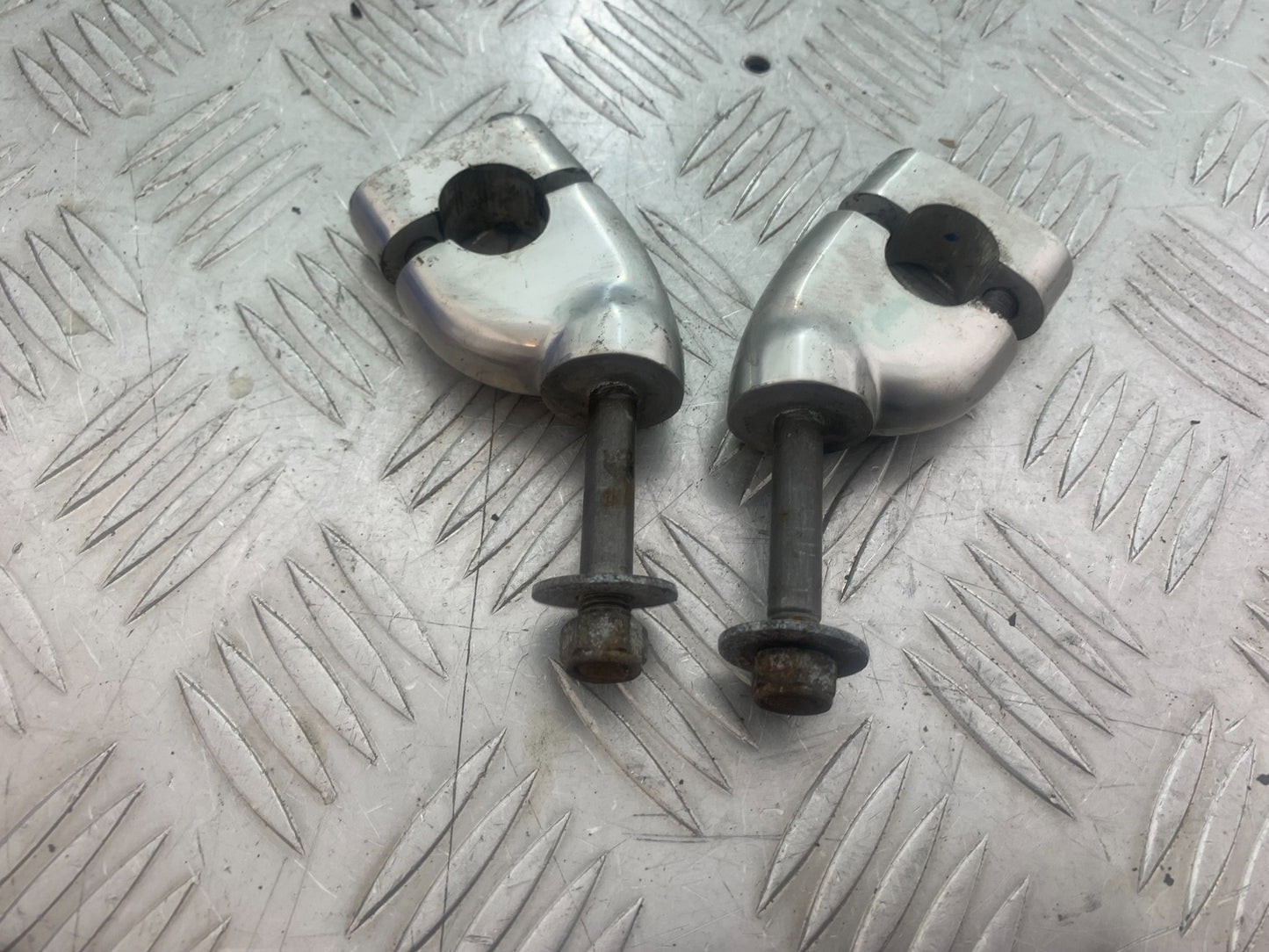 YAMAHA XV535 XV 535 VIRAGO HANDLEBAR RISERS   YEAR 1994-02 (CMB1139)