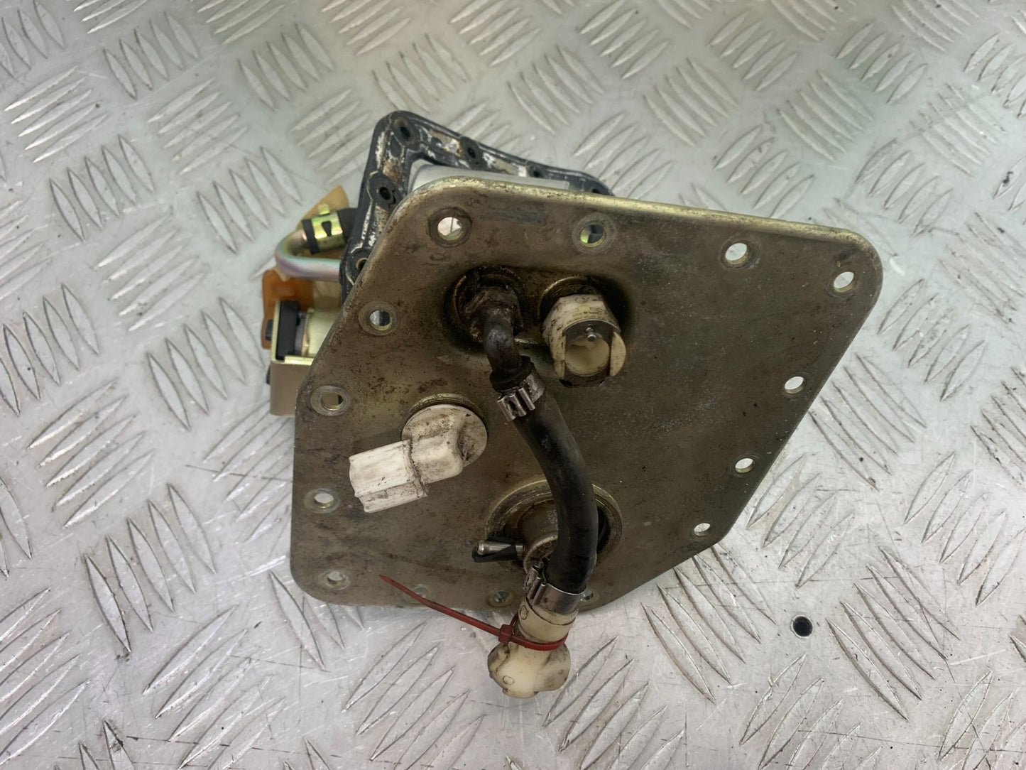 TRIUMPH 955i SPRINT ST PETROL PUMP  1999-2004 (CMB1176)