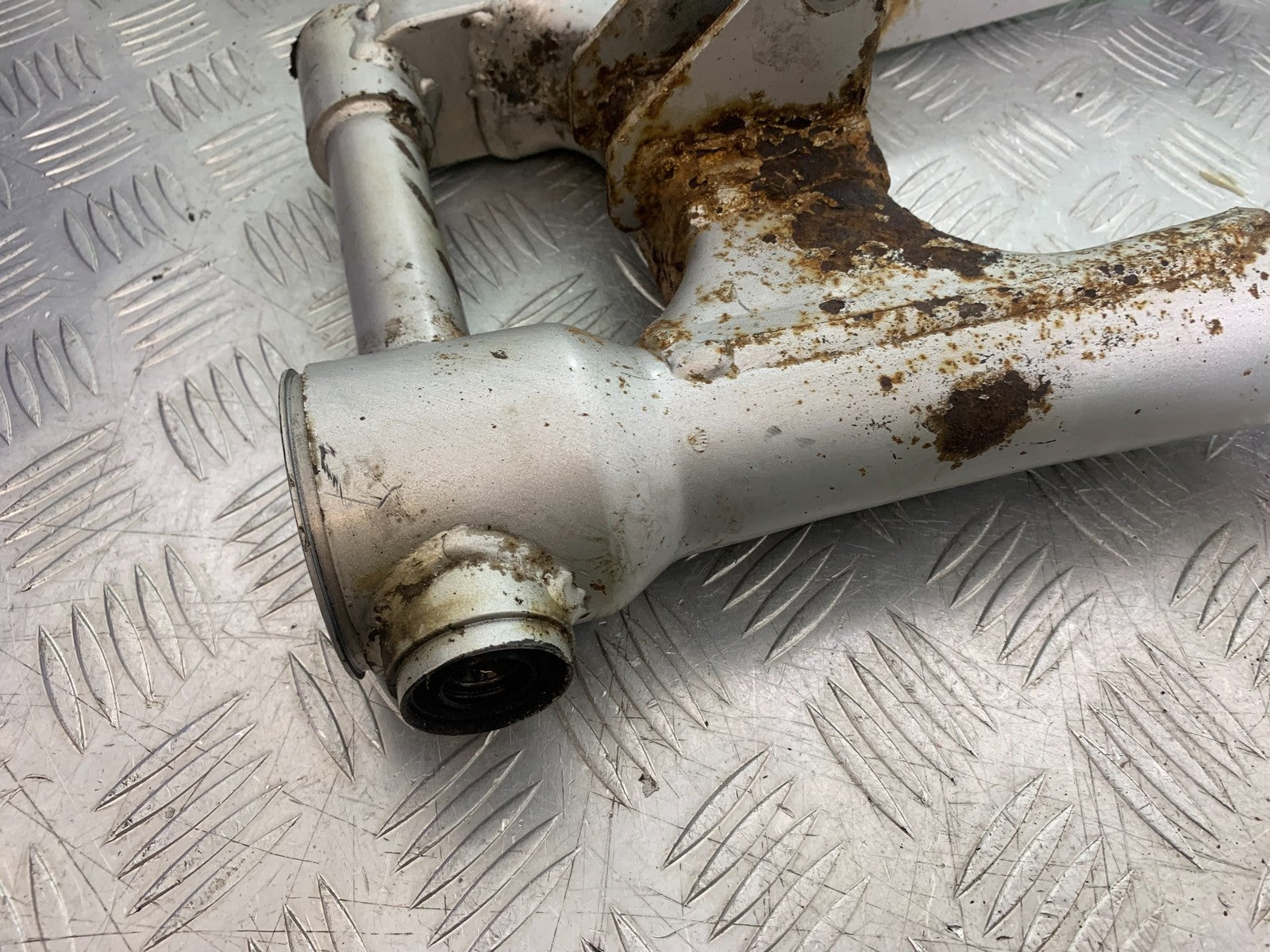 HONDA NT650 V DEAUVILLE SWINGARM   YEAR 1999 (CMB1268)