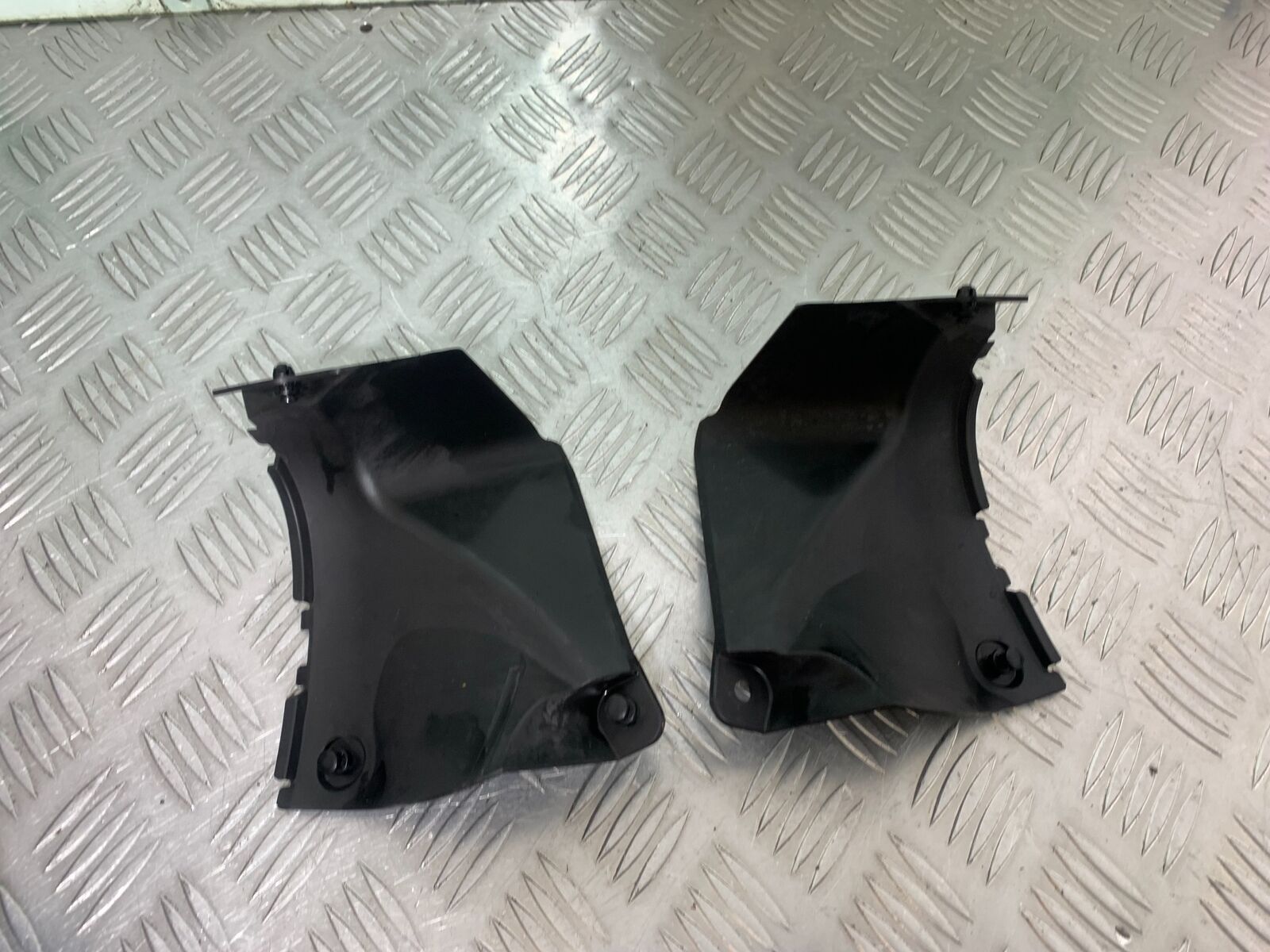 HONDA CBR1100 BLACKBIRD LEFT AND RIGHT INFILL PANELS  YEAR 1999-2005 (CMB1103)