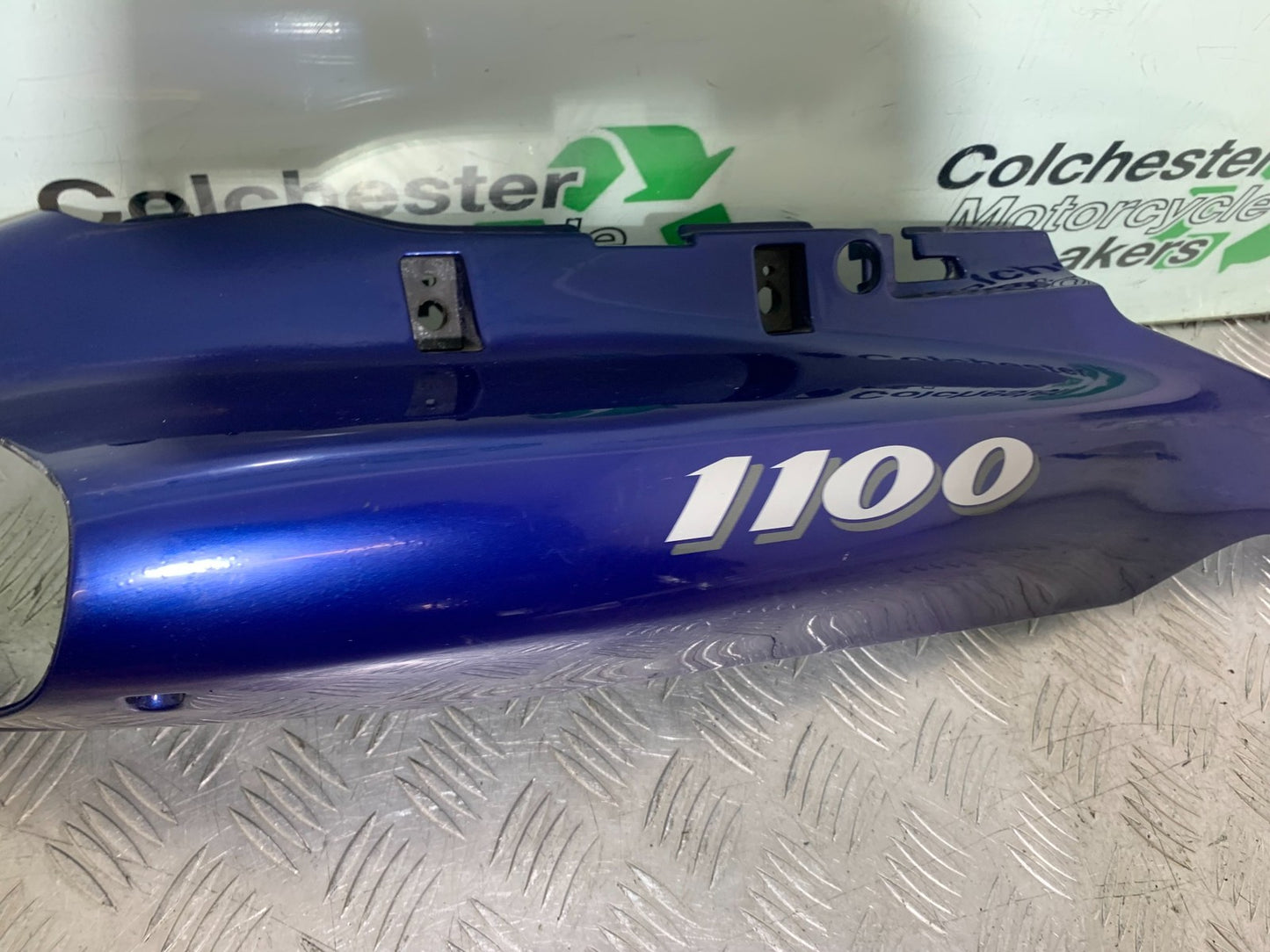 KAWASAKI ZZR1100 D RIGHT SEAT PANEL  YEAR 1993-2001 (CMB1289)