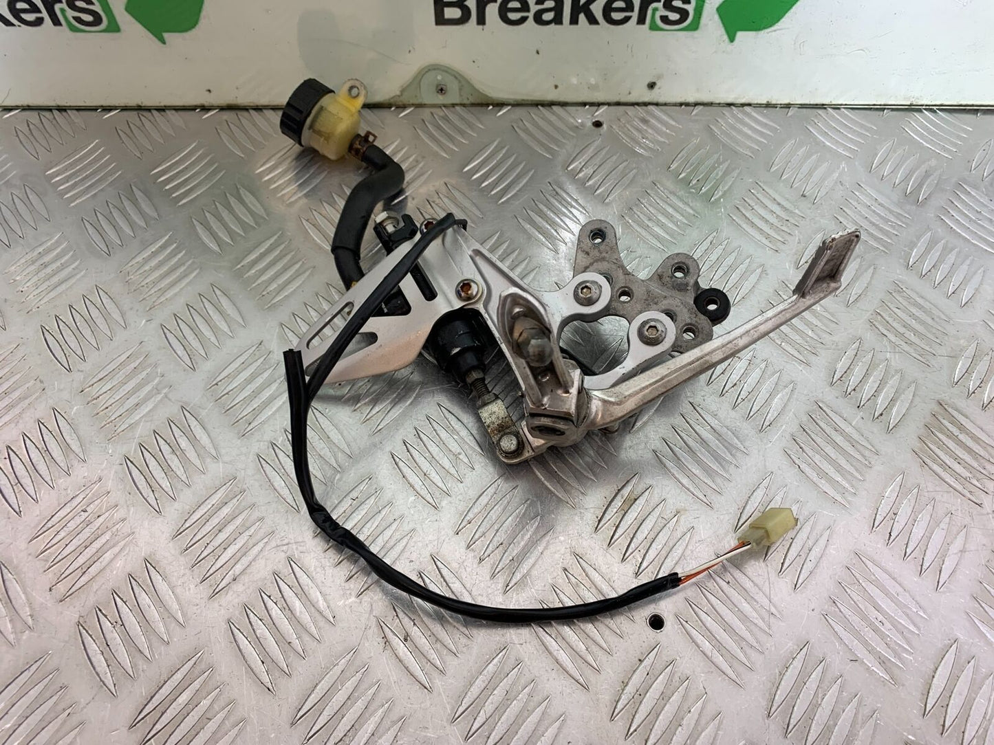 SUZUKI GSXR1000 GSXR 1000 FRONT RIGHT HANGER   2009-2016 (CMB1049)