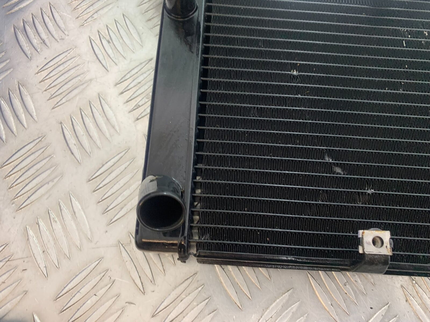 TRIUMPH TIGER 800 RADIATOR  YEAR 2011-2014 (CMB1113)