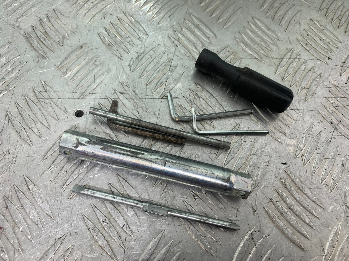 DUCATI 1198 S TOOLKIT   YEAR 2009-2011 (CMB1219)