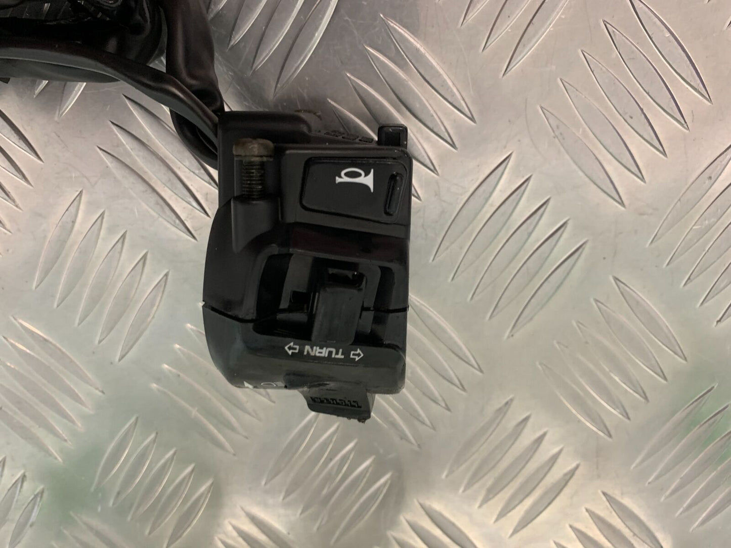 HONDA CBR1100 BLACKBIRD LEFT SWITCH GEAR YEAR 1996-1998 (STOCK 936)