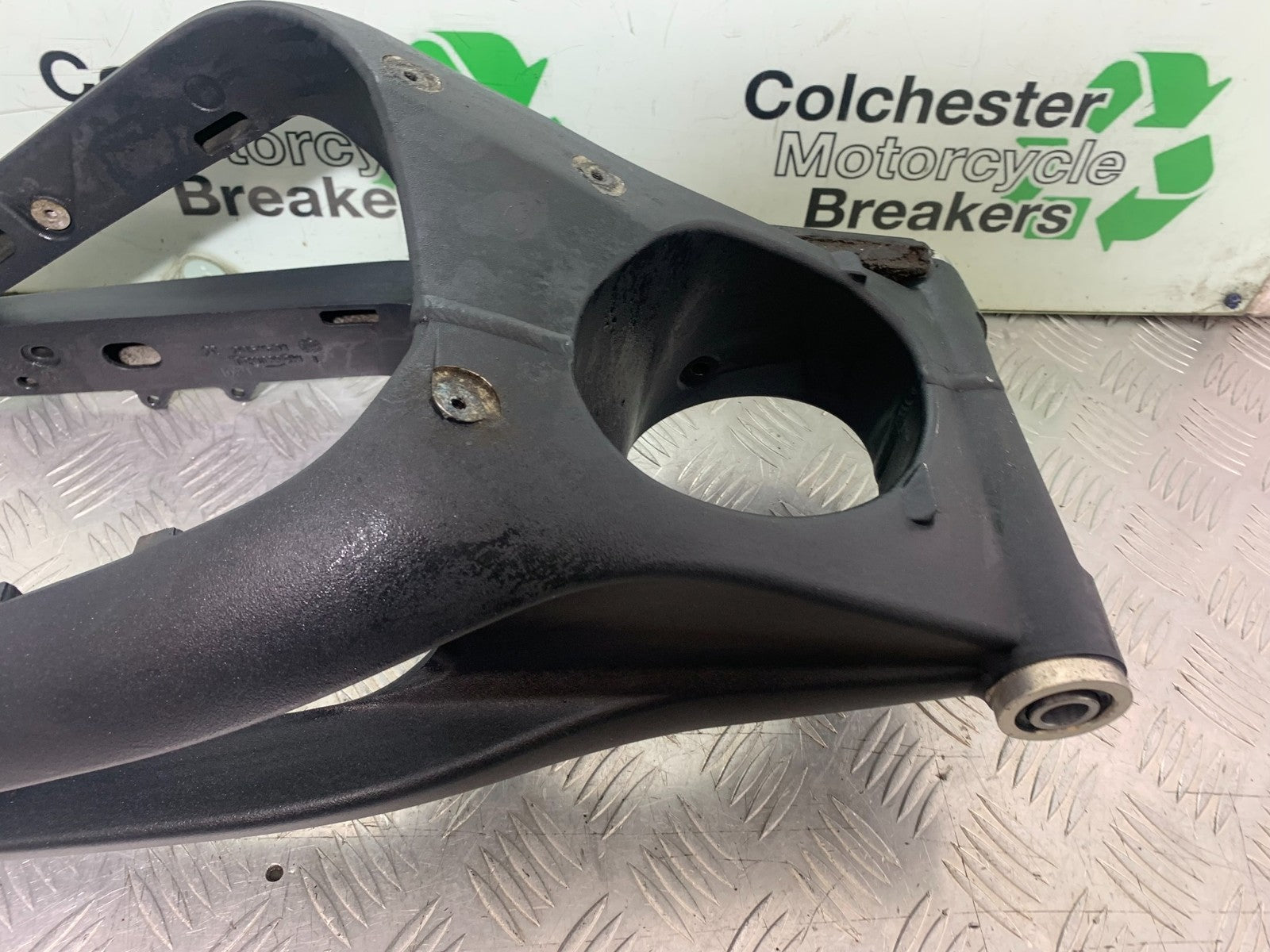 TRIUMPH 675 STREET TRIPLE R SWINGARM YEAR 2013 - 2016 (CMB1221)