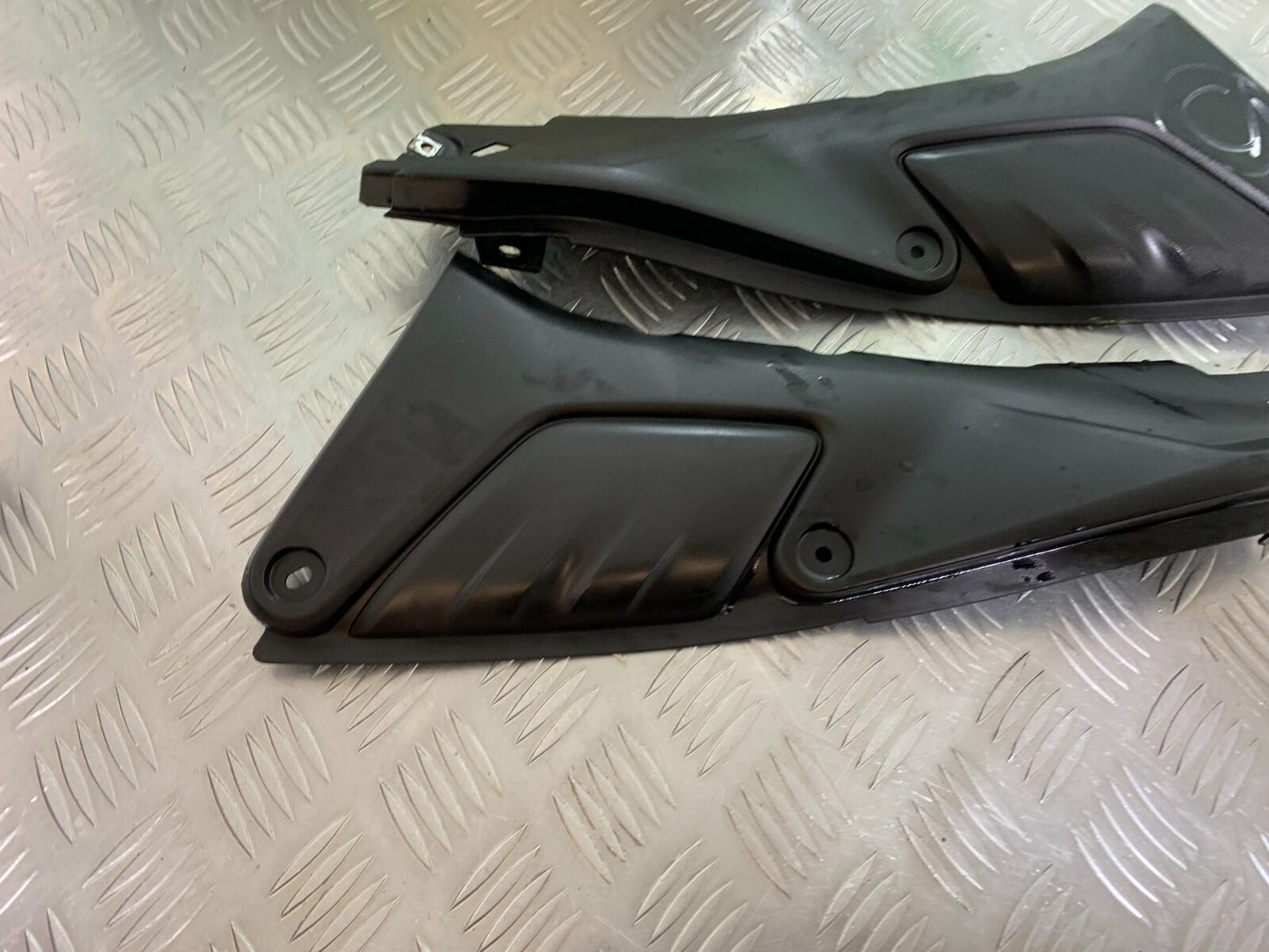 YAMAHA MT 125 MT125 LEFT AND RIGHT SIDE INFILLS  YEAR 2021-2024 ABS (CMB1010)