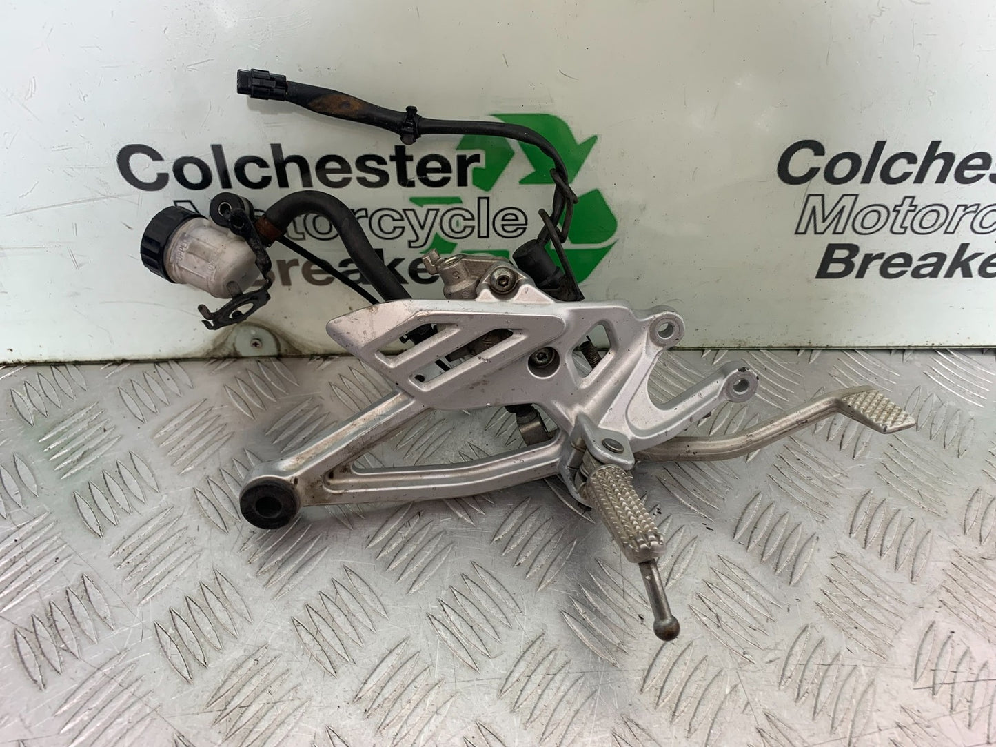 YAMAHA YZF-R125 YZF 125 FRONT RIGHT HANGER  YEAR 2019-2022 (CMB1263)