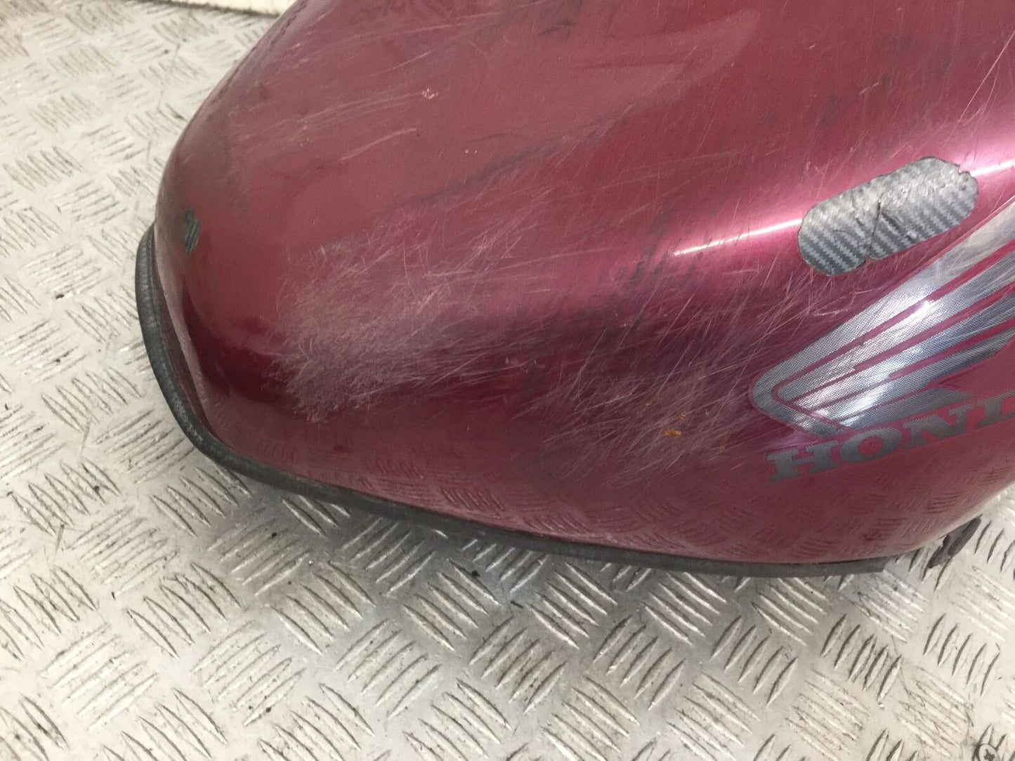 HONDA CBR1100 BLACKBIRD PETROL TANK YEAR 1996-1998 (STOCK 862)