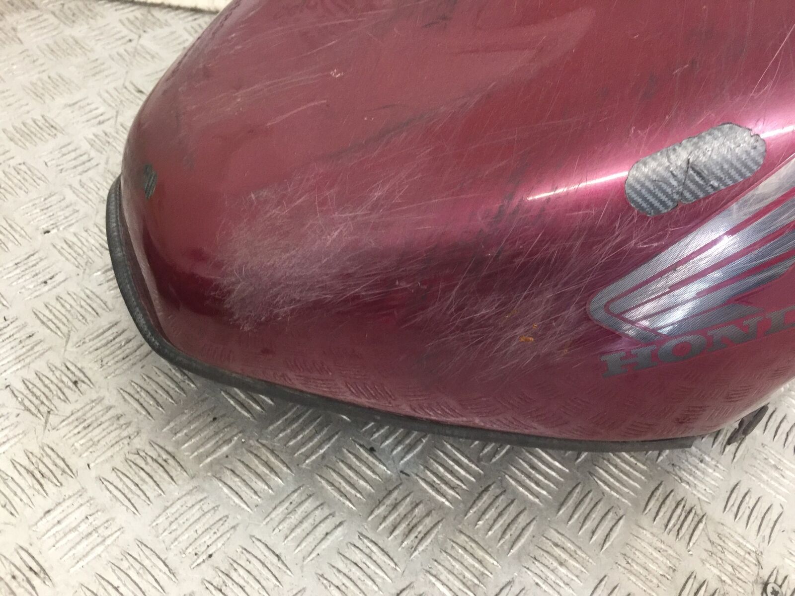 HONDA CBR1100 BLACKBIRD PETROL TANK YEAR 1996-1998 (STOCK 862)