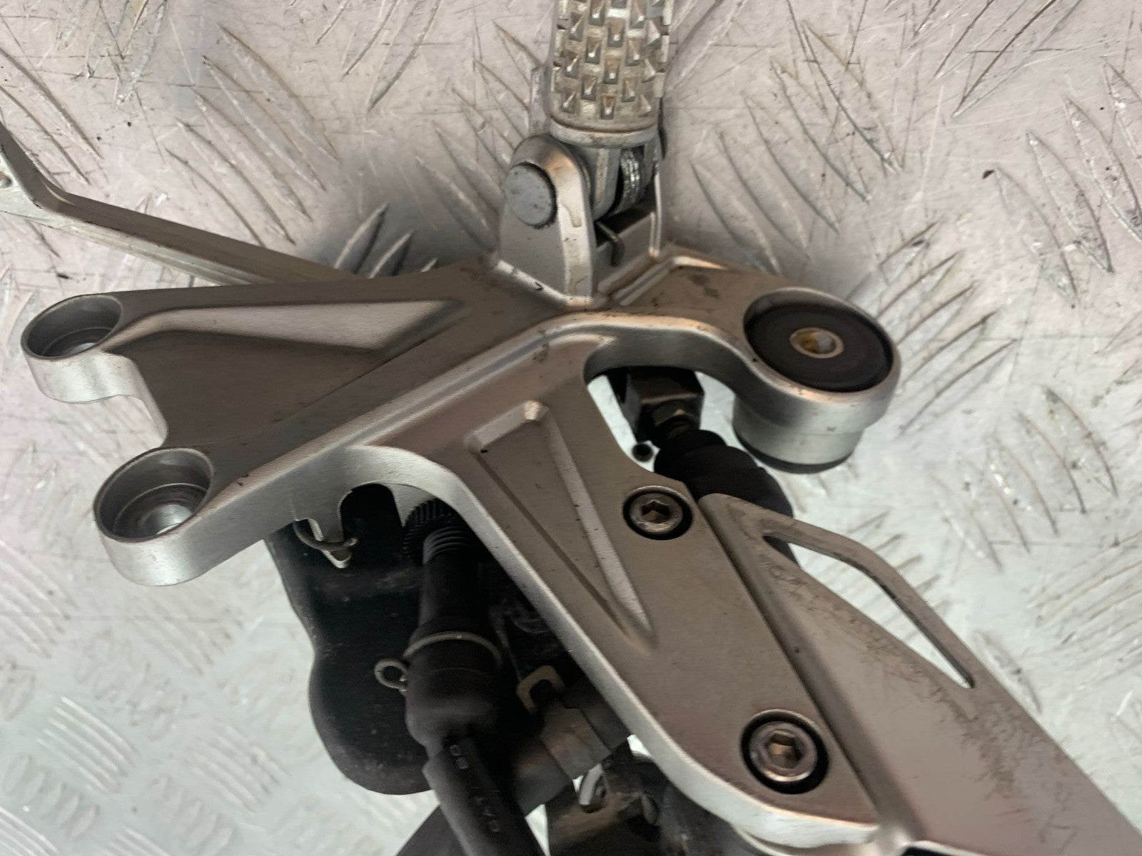 HONDA CBR1000 rr FIREBLADE FRONT RIGHT HANGER   2012-2016 (CMB1280)